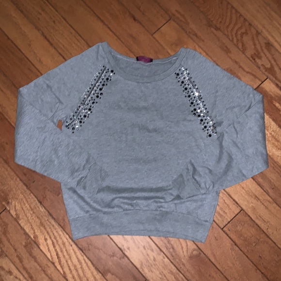 mark. Sweaters - Cute gray sweater with embellishment ✨